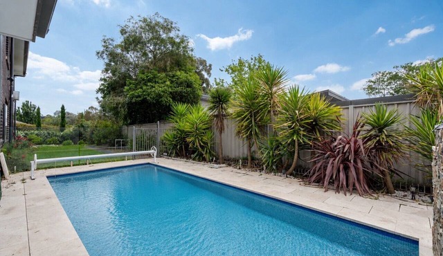 Charming 4-Bed Getaway with Pool & Garden Oasis in Curtin