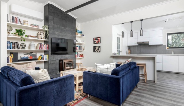 Charming Ainslie Retreat with Garden & City Access
