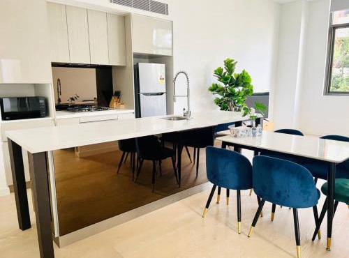 Charming and cozy 2 Bedrooms 2 bathrooms Condo with Study room, Parking, Wi-Fi in Sydney