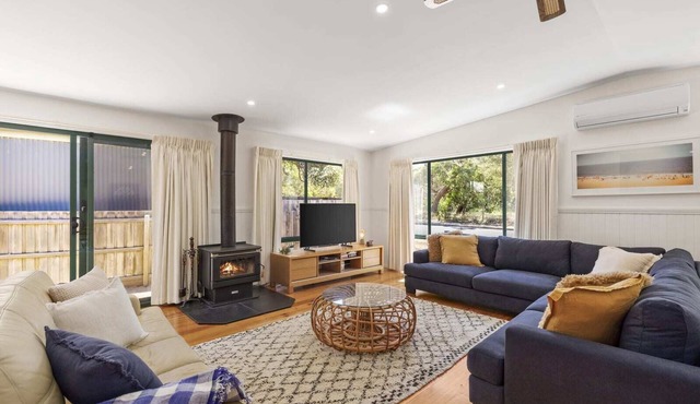 Charming Cedar Cottage