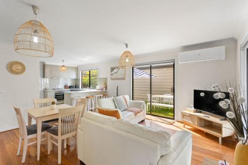 Charming Cowes Townhouse - Private Retreat on Main Street