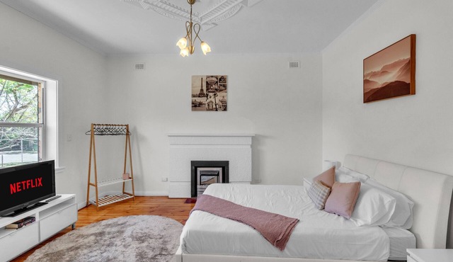Charming Family Retreat with Arcade + Walk to Shops - Glenunga