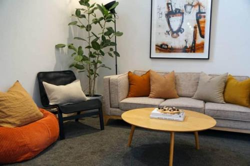 Charming Fitzroy Terrace Walk, Dine & Explore
