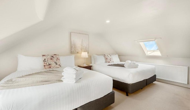 Charming North Hobart Cottage | 3 King Beds