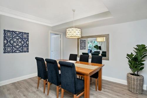 Chatswood convenience - Close to transport links - CHATS