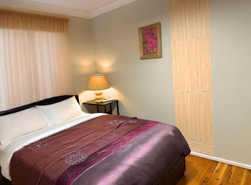 Cheerful 4 Bedrooms With Free Parking