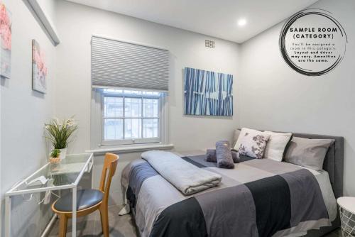 Chic Double Room - AC - Next to Central Station - Shared Bathroom
