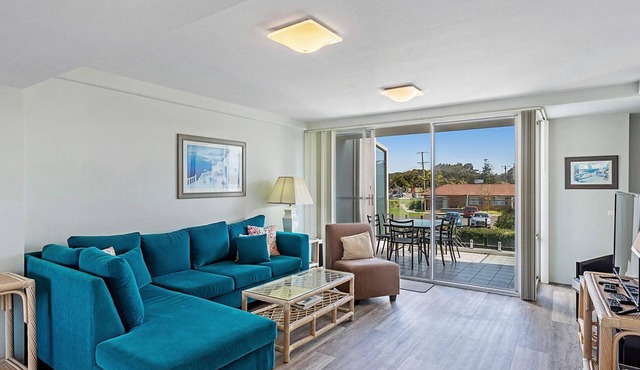 Cirrus, 6/44 Marine Drive - Spacious family townhouse just 100m to Fingal Bay Beach