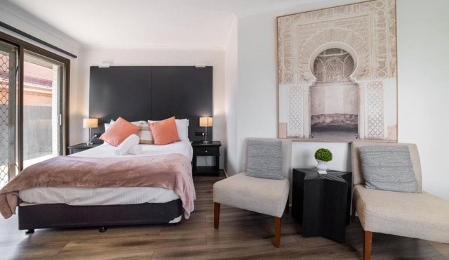 Classic Family Room - Sleeps 4