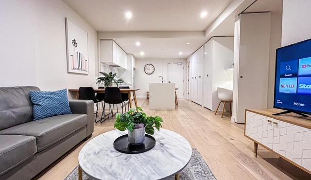 Close to Mel Uni 2BR2BA parking Balconywifi