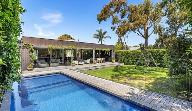 Coast to Coast: 5 BR, 2 BA House in Blairgowrie, Sleeps 16