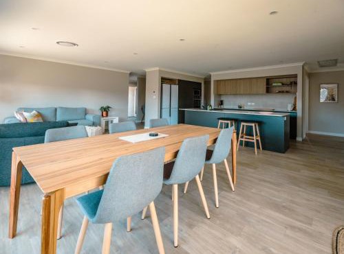 Coastal Bliss Retreat Elegant Beachside Escape at Hawley Beach