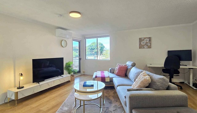 Coastal Clovelly Retreat - Walk to Beach & Cafes