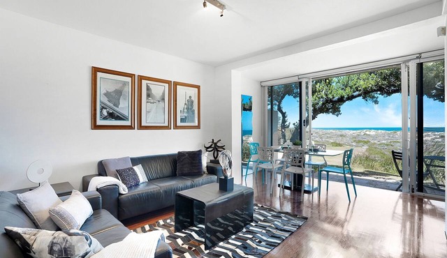Coastal Convenience – 2BR 50m To The Beach