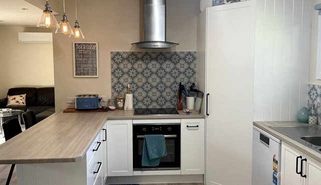 Coastal Getaway - stylishly presented and Full Linen Provided