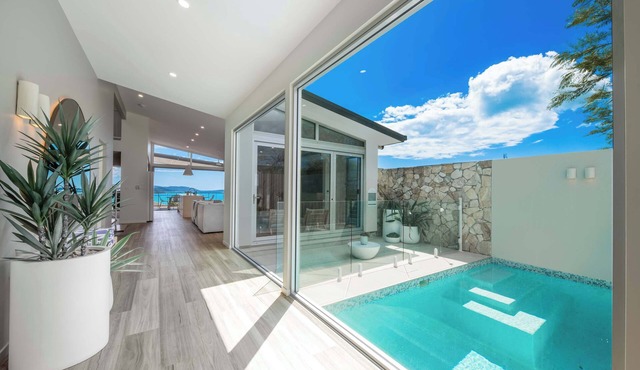 Coastal Haven Retreat - Luxe Airlie Beach Holiday Home