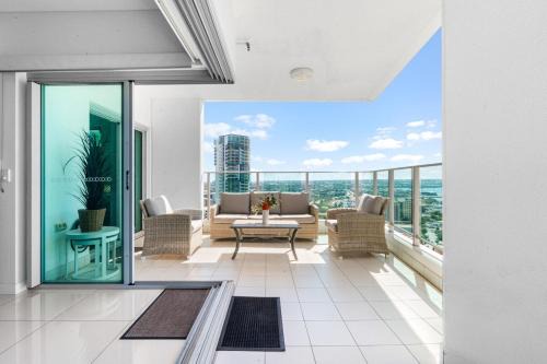 Coastal Magnificence - Pool - Workspace - Parking