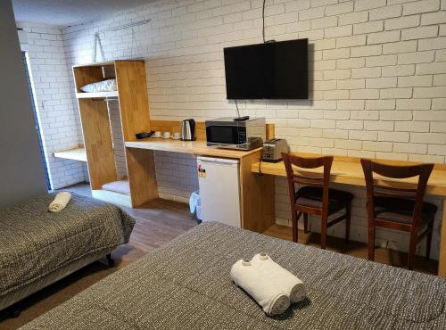 Colony Inn Hotel
