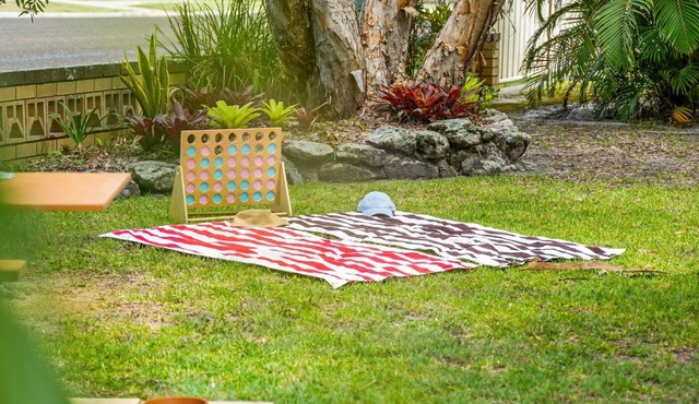 Comfortable 2BR coastal unit with WiFi, BBQ area, parking & linen included, close to beach, oval