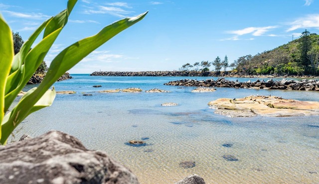 Comfortable 2BR coastal unit with WiFi, BBQ area, parking & linen included, close to beach
