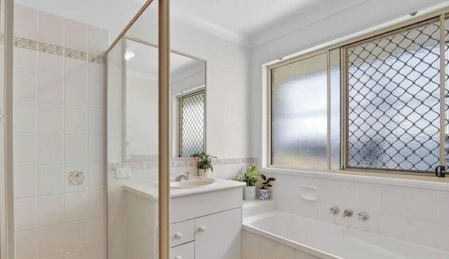 Comfortable Family Home | Bethania 4B