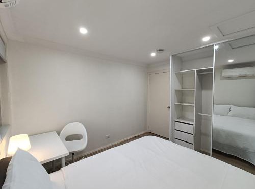 Comfortable Queen Room With AC & Heating - Merrylands - NM7