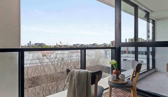 Comfy 2BR Escape Beside the Yarra River