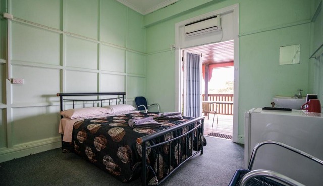 Commercial Hotel