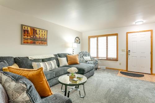 Convenient Townhome 1 Mi to Dtwn Clearfield in Clearfield