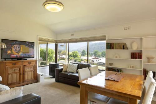 Cosy Candlewick Cottage - A Mount Beauty Delight
