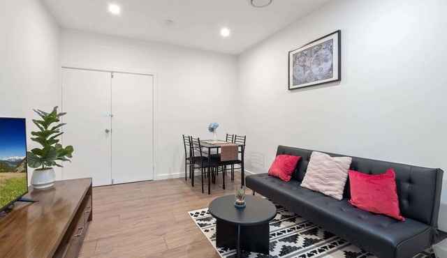 Cosy Kambah 1 Bedroom Near Shops & Parks