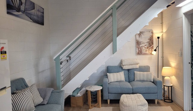 Cosy Reef View Apartment overlooking Sunset Coast, Fishing, Sand Dunes, Beaches.