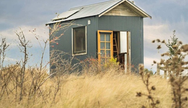 Cosy Tiny House for a Goat Farm Stay near Melbourne in Monegeetta