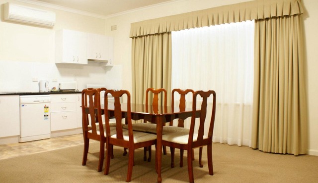 Country Lodge Motor Inn