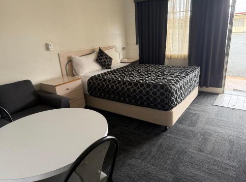 County Lodge Motor Inn