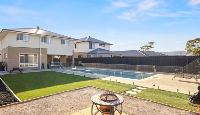 Cowes Market Oasis with private pool