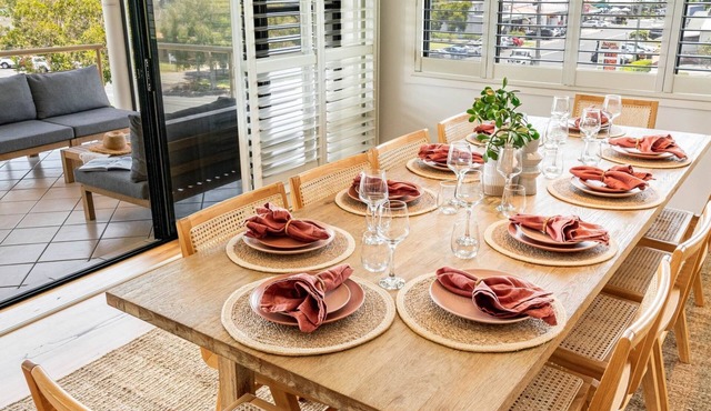 Cowrie House - Spacious Beachside Haven - Holiday Yamba