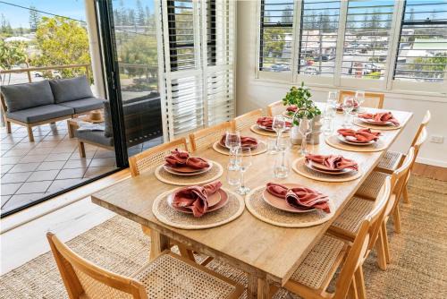 Cowrie House - Spacious Family Haven In The Heart of Yamba - Holiday Yamba