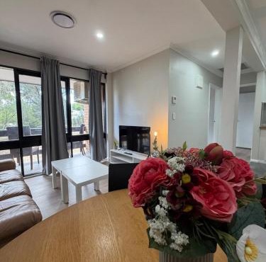 Cozy 2BR, 1 parking, 4 Sleep, Woden,Canberra , pet free, free parking