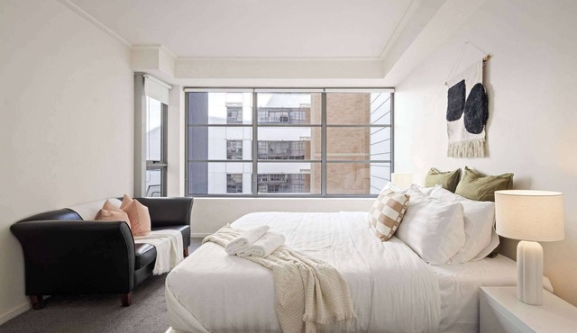 Cozy 2BR Apartment Steps from Darling Harbour