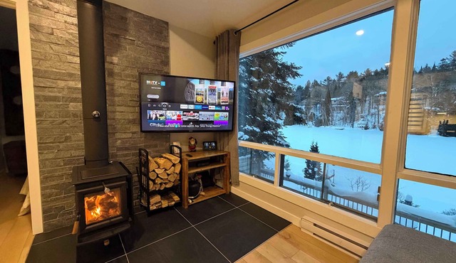 Cozy Lakeside Chalet at Lac Bastien in st-alphonse de rodriguez