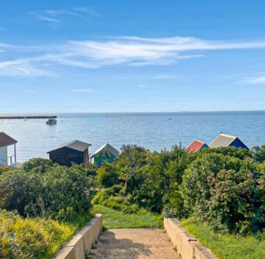 Cozy cottage by the beach in Mornington