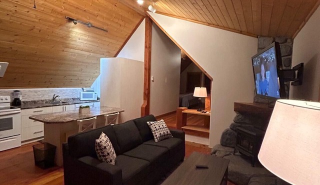 Cozy Detached Private 1 BR Carriage House in Comox in Comox
