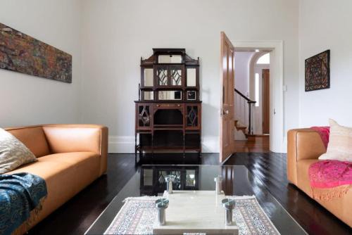Cozy Heritage on Balfour | 5BR w/Parking