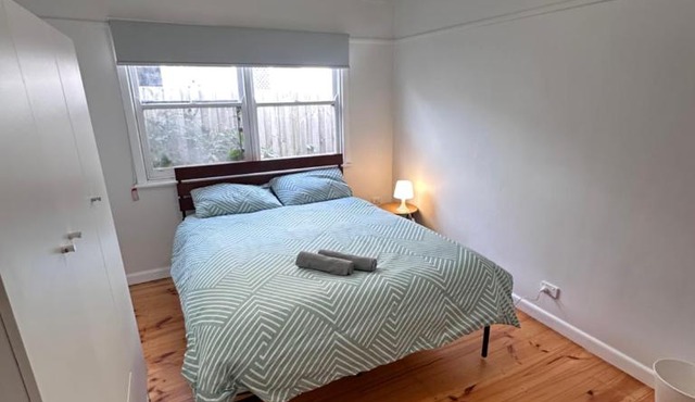 Cozy Queen Room Conveniently Located - CR3