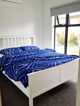 Cozy Room with Private Bathroom
