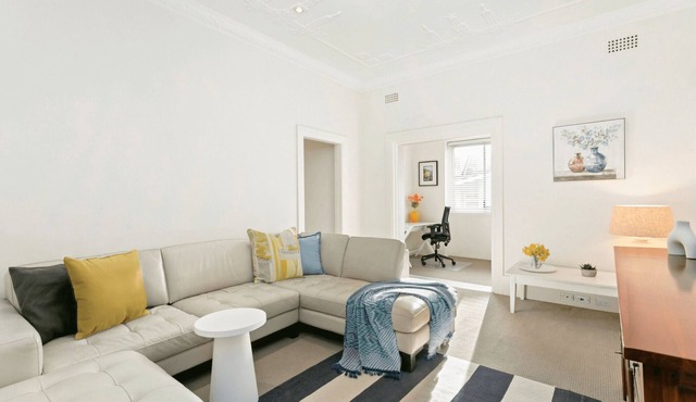 Cremorne Point- CP007 - Wulworra Avenue - Charming Top-Floor 1BR + Sunroom Near Cremorne Point Wharf Harbour Walks