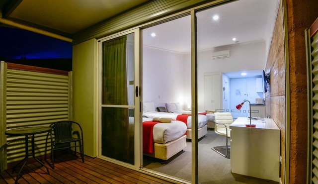 Crossroads Ecomotel