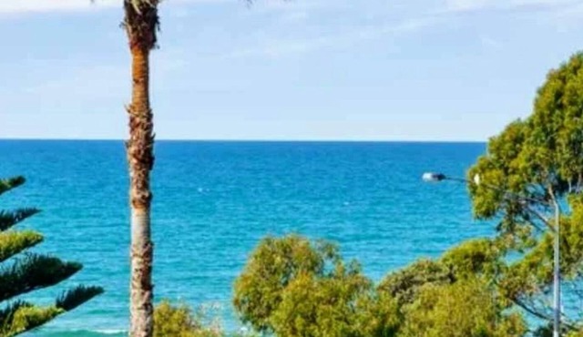 Cumberland Lorne fully self-contained, two bedroom ocean view apartment