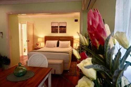 Curtis Falls Studio-Apartment